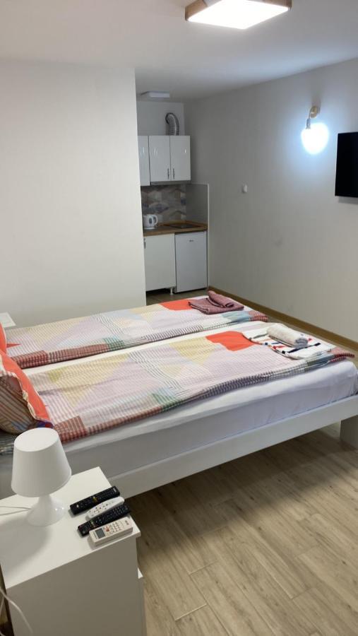 Garden Apartmani 3 เบลเกรด ภายนอก รูปภาพ